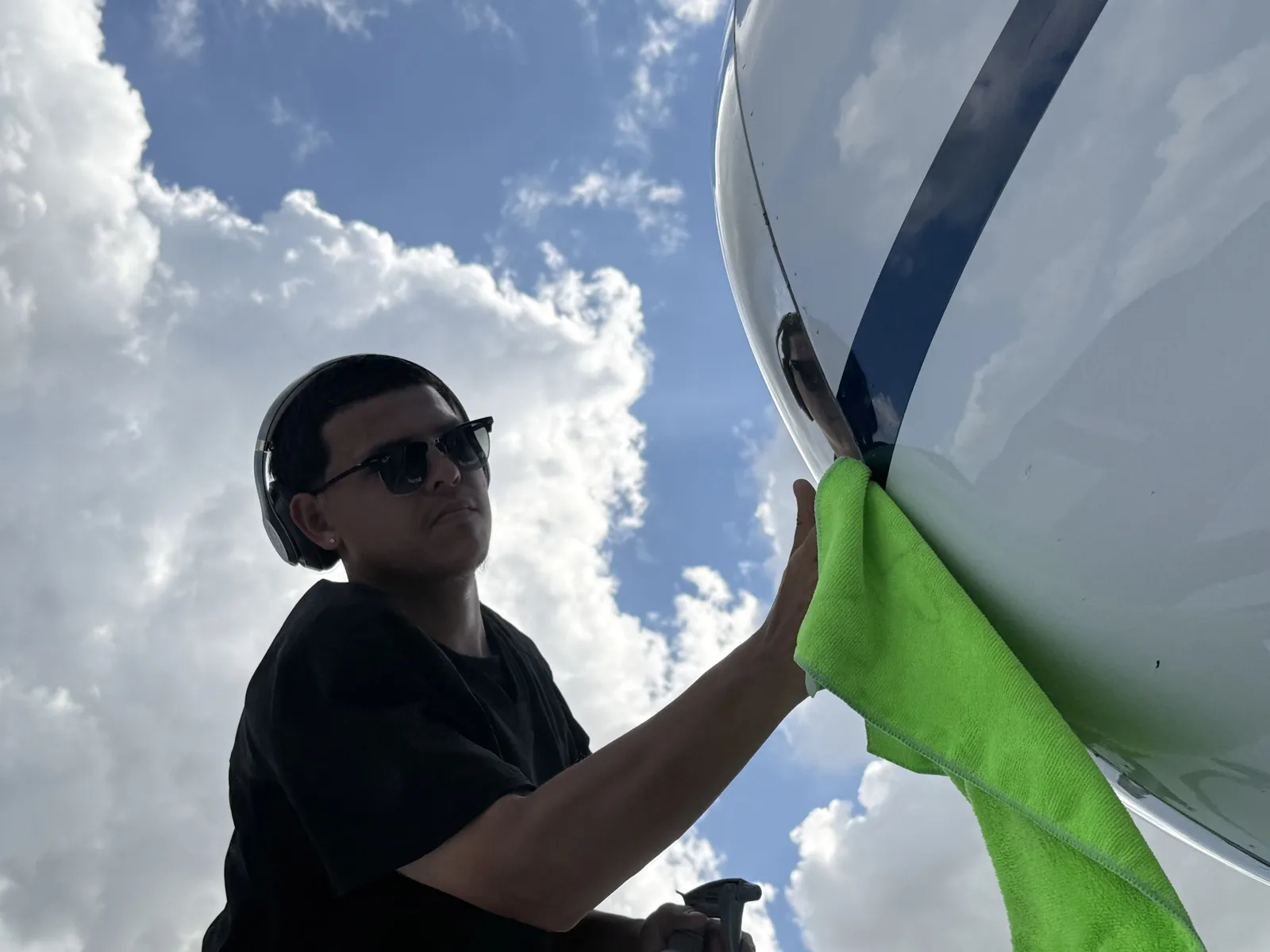 Clean, protected aircraft exterior