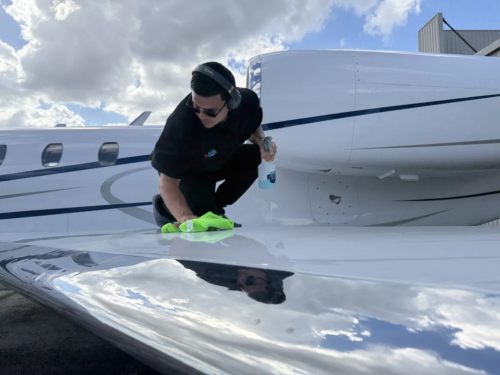 Polishing the wing surface of a Citation jet