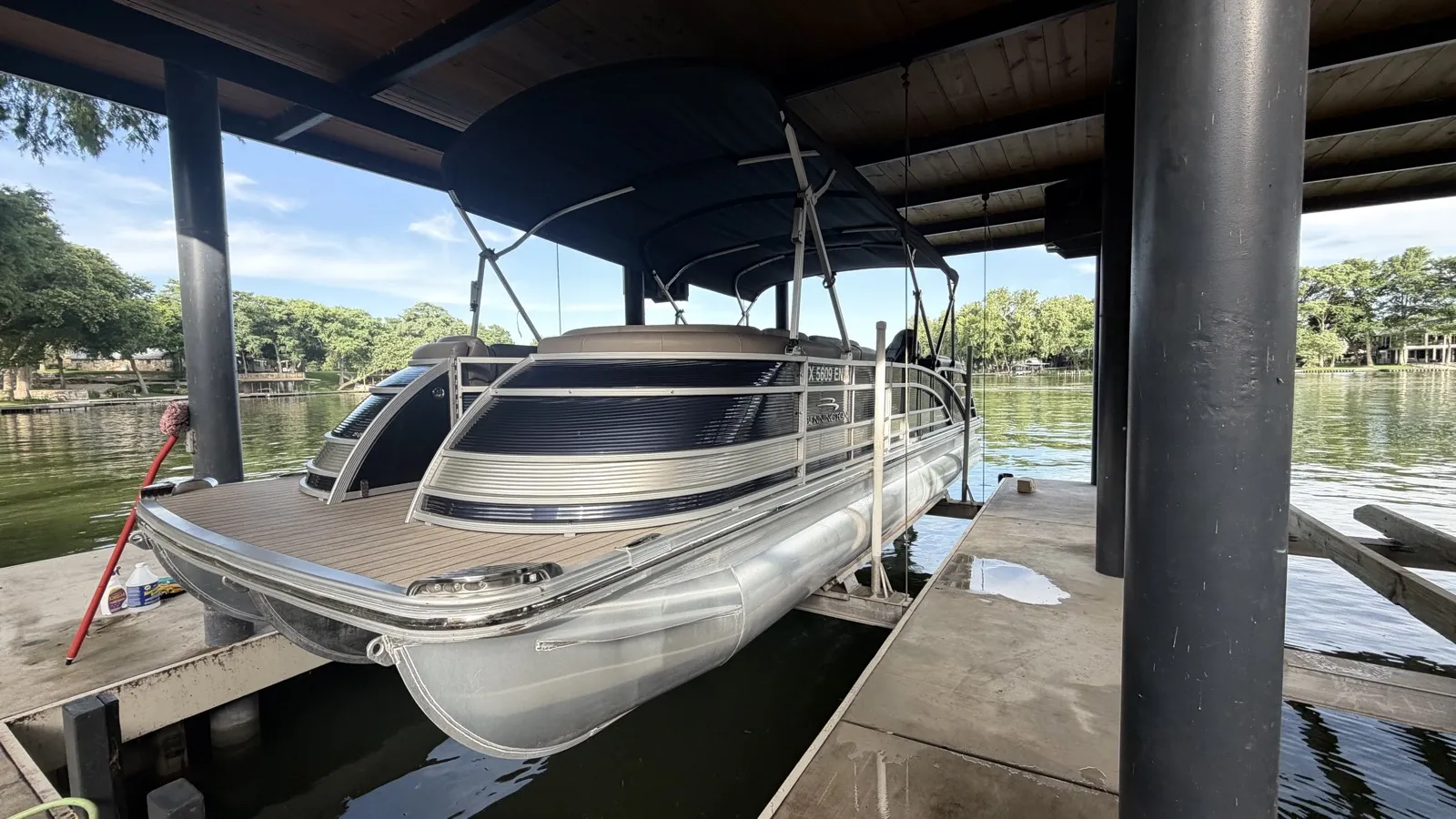 Boat detailing — hull and rails